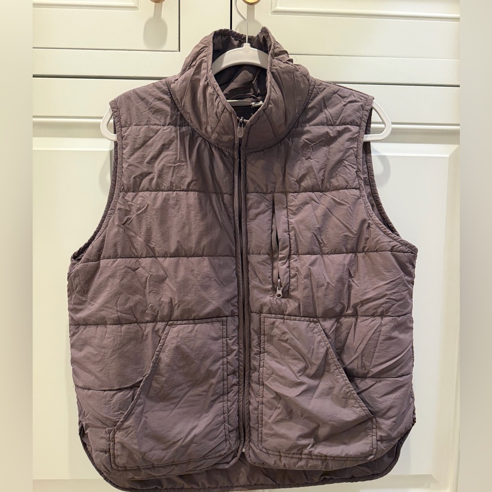 Zella Puffer Vest in Dusty Mauve